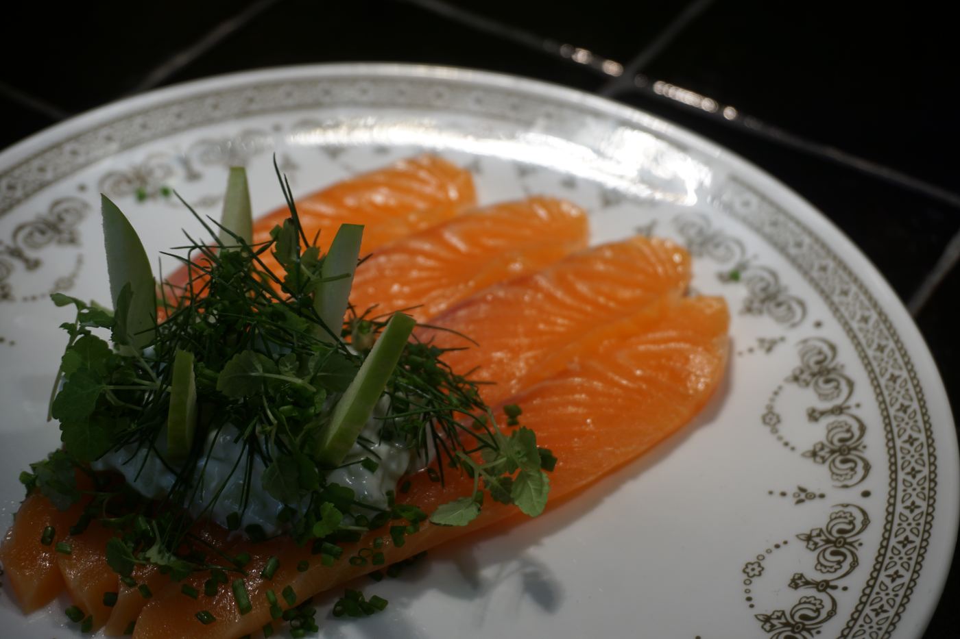 gemarineerde-zalm-oosterse-rijst-avocado