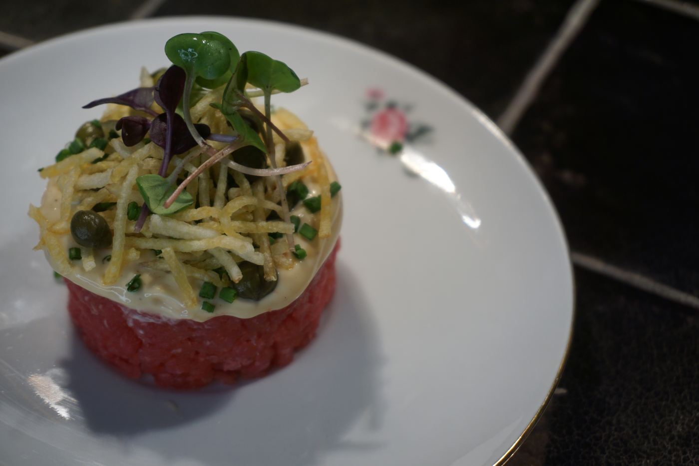 tartaar-van-rund-met-zwarte-truffel-en-parmezaanse-kaas
