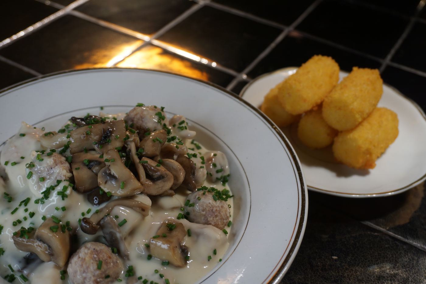 vol-au-vent-met-zwarte-truffel-kroketten